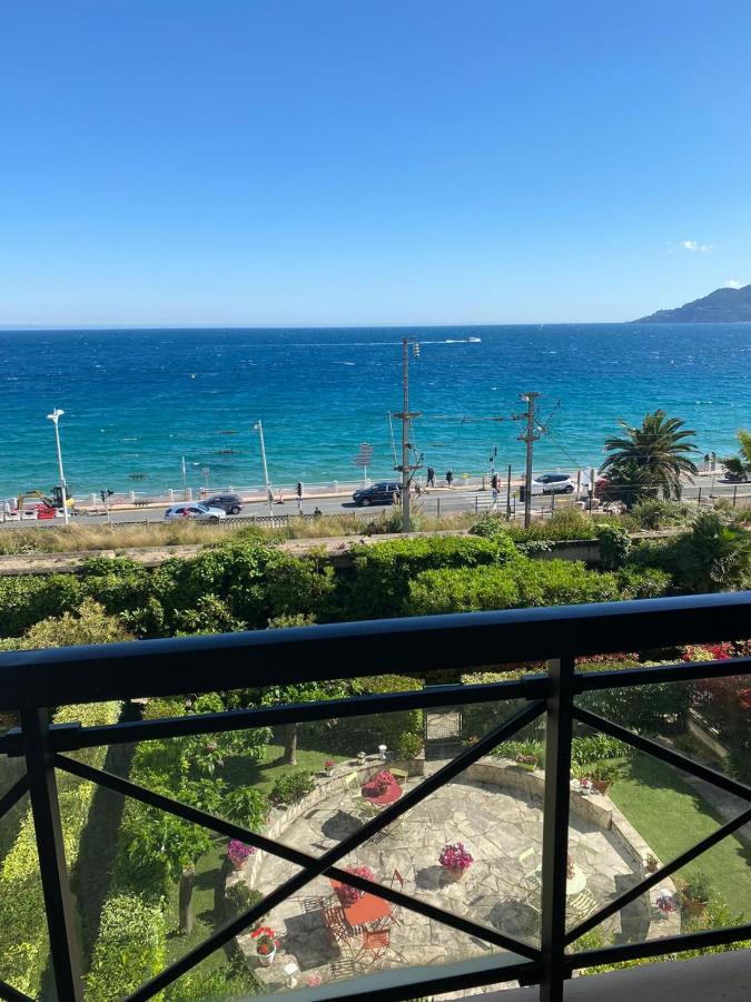 Villa Maupassant Bord De Mer Cannes Bagian luar foto